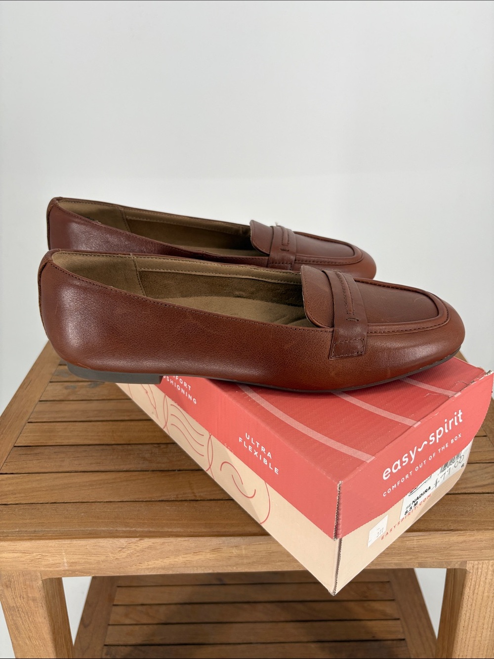 New Easy Spirit Women's Chestnut Brown Penny Loafers size 8.5 M retail $99 - Picture 2 of 7